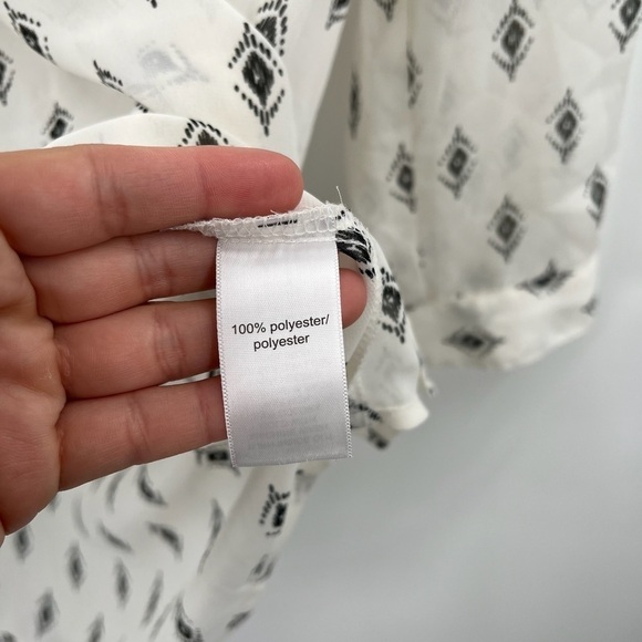 Maurices Black/White V-Neck Picket Blouse Medium - Picture 4 of 5